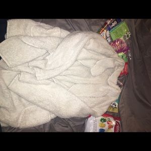 white fur throw over